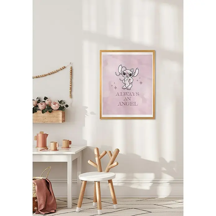 Komar Poster - Stitch always an Angel, B x H: 40 x 50 cm - Kinderzimmerdekoration mit einem gerahmten "Always an Angel"-Druck von Stitch, der eine gemütliche und liebevolle Atmosphäre schafft.