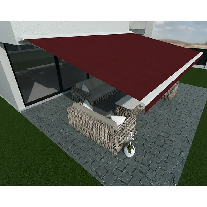 SM Hülsenmarkise T-407/11 - Rot, Farbe Gestell: Verkehrsweiß, Breite: 2,5 m, Ausfall: 2 m - Eine dunkelrote Markise spendet Schatten über einer Terrasse mit Korbmöbeln und Pflastersteinen, ideal für entspannte Stunden im Freien.
