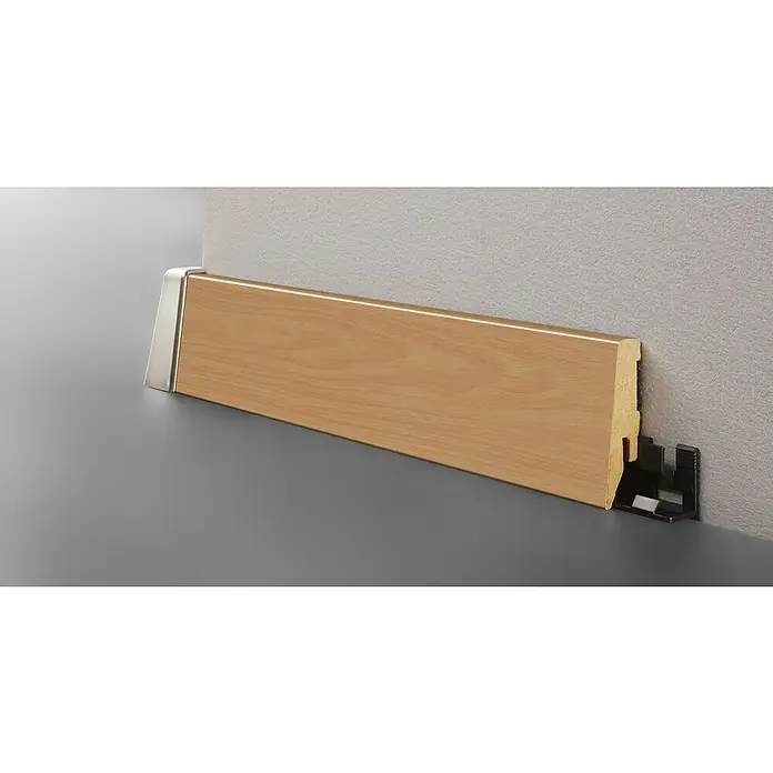 LOGOCLIC Sockelleiste K58 Buche Engleria260 x 1,8 x 5,8 cm, MDF - Sockelleiste in Holzoptik mit silberner Ecke und Befestigungssystem für eine einfache und stilvolle Wanddekoration.