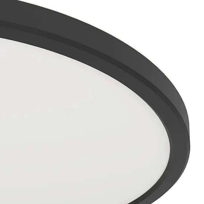 Eglo LED-Deckenleuchte Minerario - 16,4 W, Ø x H: 30 x 3 cm, Schwarz, Warmweiß - Nahaufnahme einer runden Deckenleuchte mit einem eleganten schwarzen Rahmen und einem diffusen, weißen Lichtelement. Ideal für moderne Wohnräume.