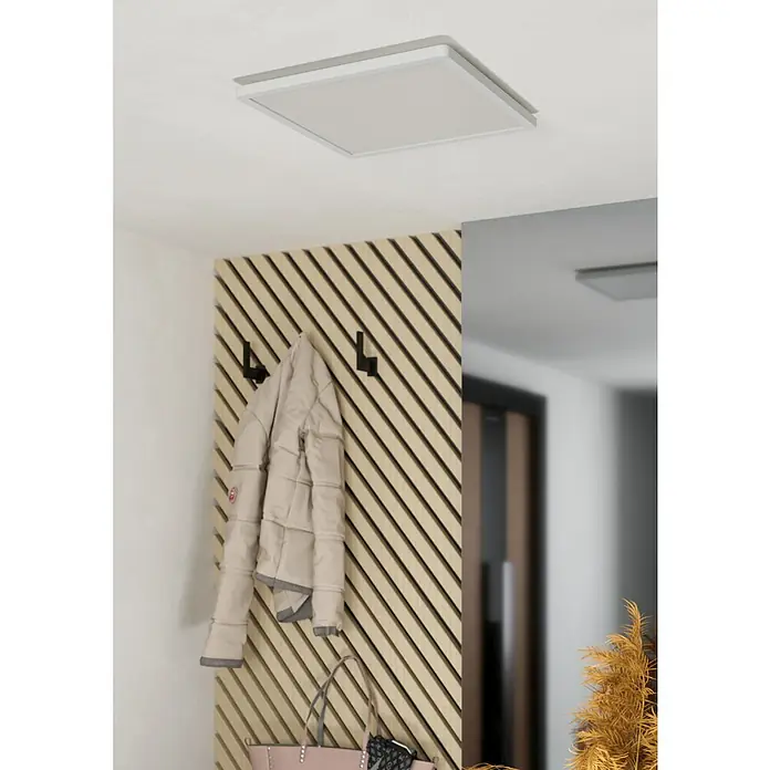 Eglo LED-Deckenleuchte Minerario - 20,2 W, L x B x H: 39 x 39 x 3 cm, Weiß, Warmweiß - Quadratische Deckenleuchte in Weiß, montiert in einem modern eingerichteten Flur. Die Leuchte sorgt für eine helle und gleichmäßige Ausleuchtung.