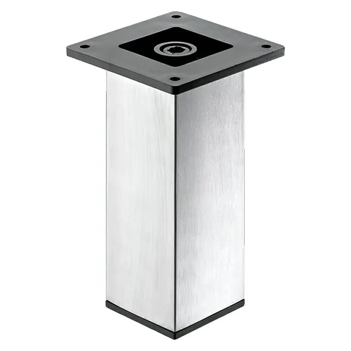 Hettich Möbelfuß Aryta - L x B x H: 5 x 5 x 15 cm, Traglast: 50 kg, Stahl, Edelstahlfarben - Produktabbildung: Quadratischer Möbelfuß aus gebürstetem Metall mit schwarzem Kunststoffaufsatz und -fuß.