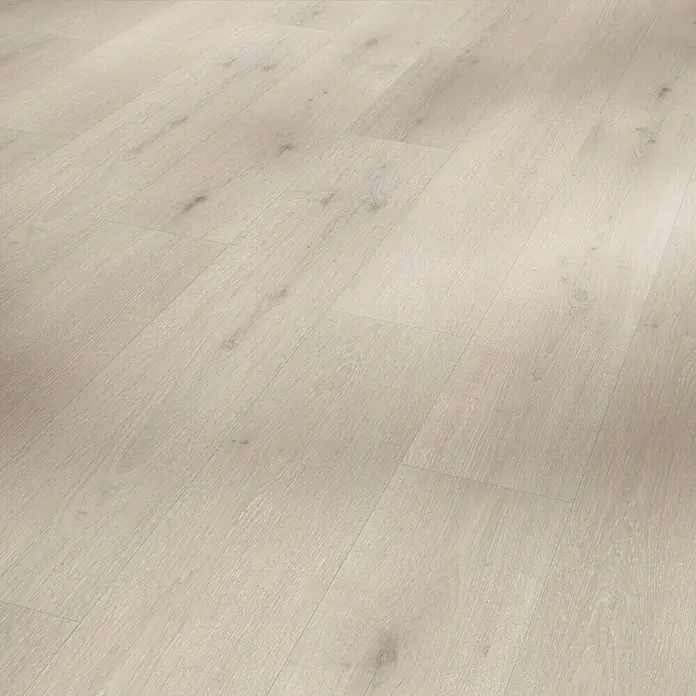 Parador Designbodenmuster Modular ONE Eiche Florenz - 200 x 194 x 8 mm, Landhausdiele - Eine Nahaufnahme eines hellen Laminatbodens, der ein modernes und stilvolles Ambiente ausstrahlt. Die feine Maserung sorgt für Wärme.
