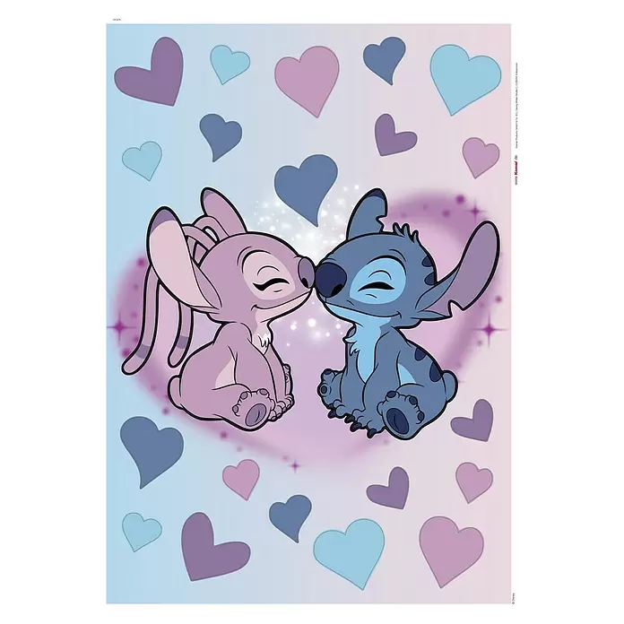 Komar Wandtattoo Stitch & Angel Cutie - Bunt, 22 -tlg. - Stitch und Angel von Lilo & Stitch Nase an Nase, umgeben von blauen und violetten Herzen. Ein liebevolles Bild.