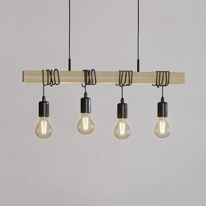 Eglo Townshend Pendelleuchte - 240 W, L x B x H: 70 x 10,5 x 110 cm, Braun/Schwarz, E27, 4 Stk. - Pendelleuchte mit vier Glühbirnen. Die Lampe hat ein Holzbrett und schwarze Fassungen, die an Drahtseilen hängen.