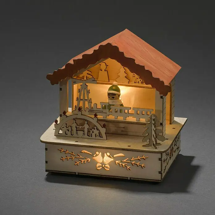 Konstsmide LED-Holzsilhouette - Braun/Bunt, Batteriebetrieben, Warmweiß - Festliche Weihnachtsmarktszene, kunstvoll aus Holz gefertigt und mit warmem Licht illuminiert, eine bezaubernde Dekoration für die Feiertage.