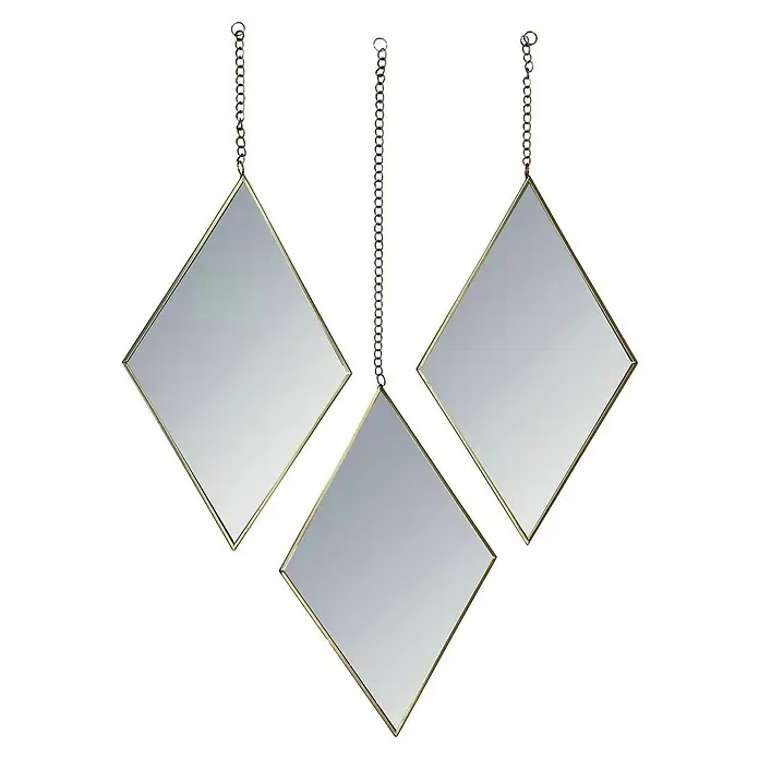 Espejo de pared Diamante Set de 3 uds - 17 x 28 cm, Oro - Tres espejos colgantes en forma de diamante con marcos dorados y cadenas marrones. Los espejos tienen una estética minimalista y elegante.