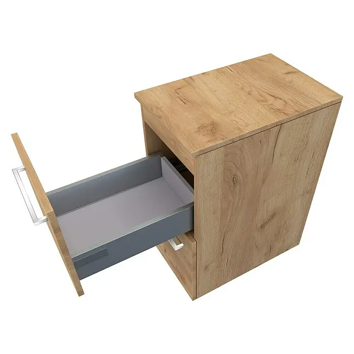 Camargue Espacio Unterschrank - 30 x 46 x 60 cm, Doce - Hölzerner Nachttisch mit zwei Schubladen, wobei die obere Schublade offen ist und einen grauen Innenraum zeigt. Die Griffe sind aus silbernem Metall.