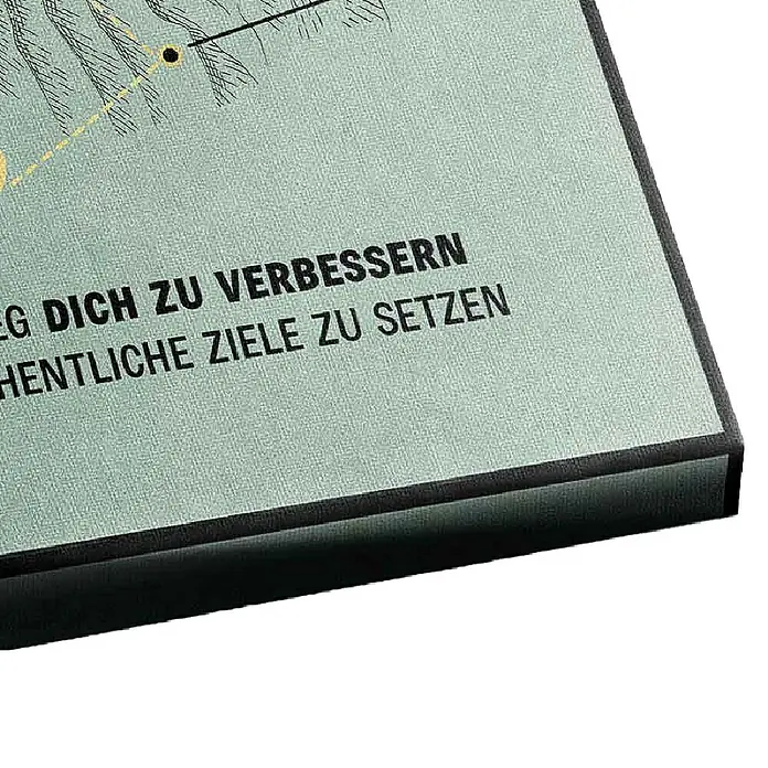 Dotcomcanvas Leinwandbild - Weekly Goals, B x H: 150 x 200 cm - Nahaufnahme eines Buches mit dem Titel "Leg dich zu verbessern, hentliche Ziele zu setzen".