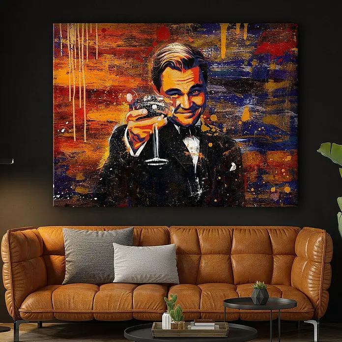 Dotcomcanvas Leinwandbild - Chapeau, B x H: 160 x 120 cm - Stilvolles Wohnzimmer mit einem auffälligen Wandbild von Leonardo DiCaprio, das dem Raum eine elegante und künstlerische Note verleiht.