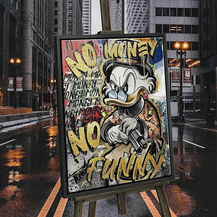 Dotcomcanvas Leinwandbild - No Money Duck, B x H: 90 x 120 cm - Kunstdruck von Dagobert Duck als Gangster mit dem Schriftzug "No Money No Funny", gerahmt und auf einer Staffelei präsentiert.