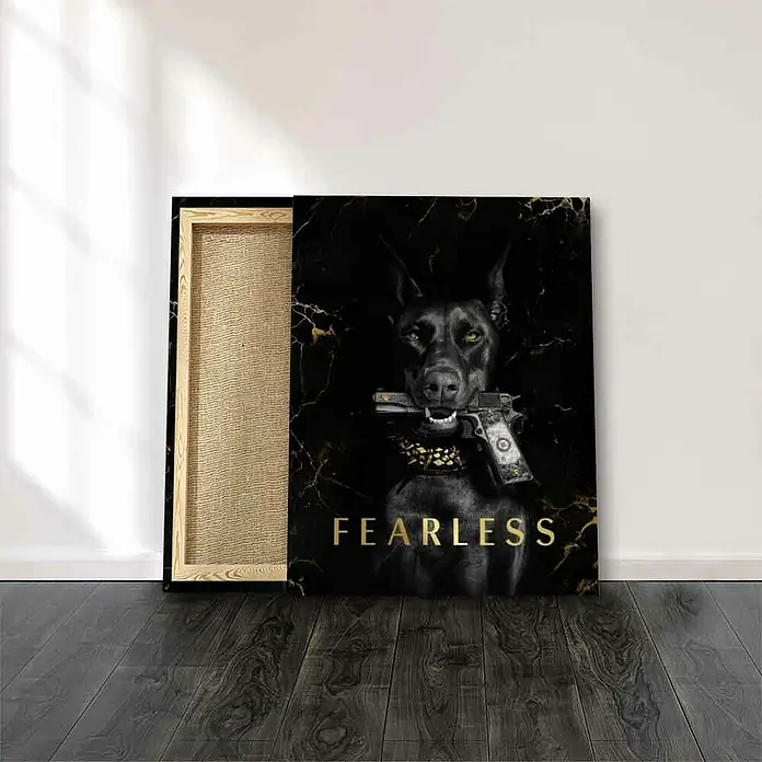 Dotcomcanvas Leinwandbild - Luxury Dog, B x H: 120 x 160 cm - Schwarzer Dobermann mit Waffe im Maul als Leinwanddruck. Hochwertige Deko mit dem Schriftzug "Fearless" für ein modernes Zuhause.