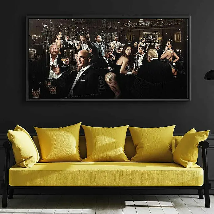 Dotcomcanvas Leinwandbild - Business Meeting, B x H: 150 x 75 cm - Gelbes Sofa mit Kissen vor einem gerahmten Wandbild. Das Wandbild zeigt eine Szene mit Prominenten und Partygästen.