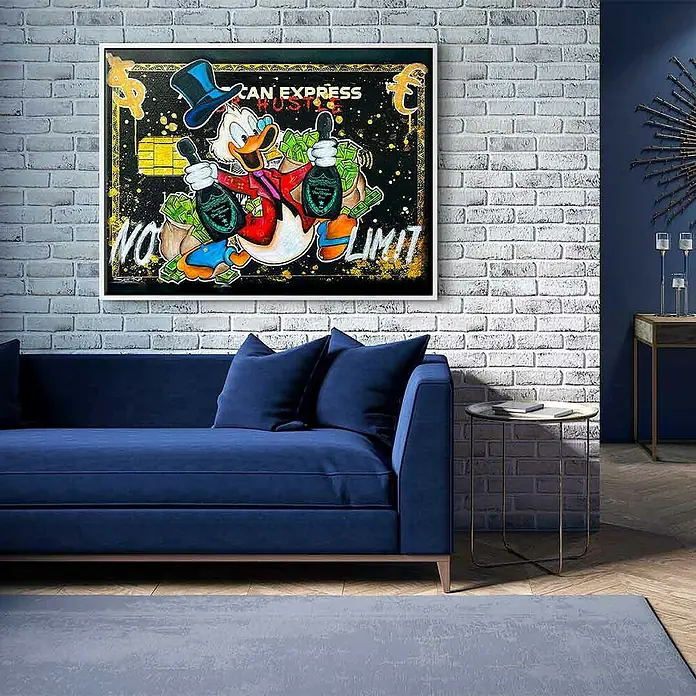 Dotcomcanvas Leinwandbild - No Limit, B x H: 200 x 150 cm - Wandkunst: Ein lebendiges Gemälde mit Comic-Motiven, das auf einer Backsteinmauer über einem blauen Sofa hängt und einen Hauch von Humor in den Raum bringt.