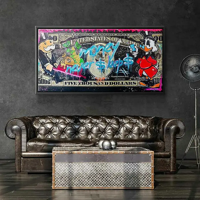 Dotcomcanvas Leinwandbild - Money Never Sleeps 3.0, B x H: 120 x 60 cm - Einzigartiges Wandbild mit Graffiti-Motiven, das reiche Comicfiguren auf einer Fünftausend-Dollar-Note zeigt, ideal für moderne Innenräume.