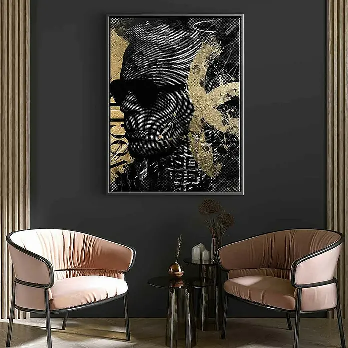 Dotcomcanvas Leinwandbild - Luxury Karl, B x H: 30 x 40 cm - Einzigartiges, gerahmtes Karl Lagerfeld Wandbild in Gold und Schwarz. Dieses Kunstwerk verleiht jedem Raum einen Hauch von modernem Luxus und Stil.