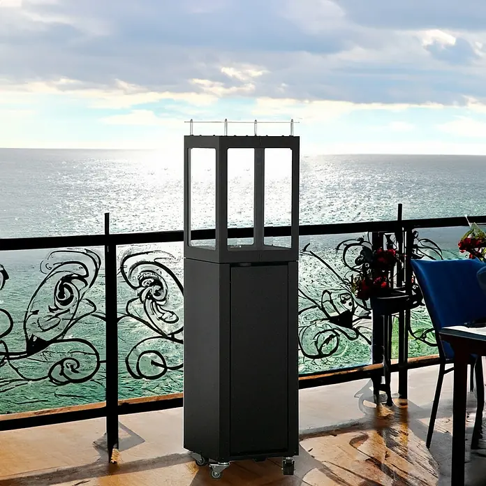 Nora Flames Estufa de pellets de exterior Ilios - 5 kW, Altura: 142 cm, Antracita - Elegante calefactor de patio con cubierta de cristal. El calefactor negro sobre ruedas proporciona calor y ambiente exterior elegante.