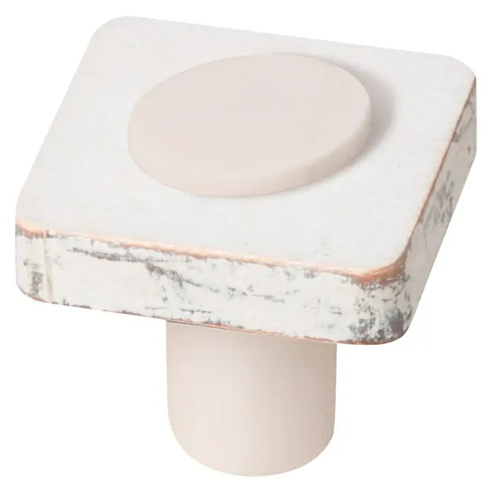 Nesu Pomo para muebles Cuadrado Shabby - Madera - Primer plano de un tirador de mueble cuadrado blanco con una parte superior redonda, sobre un fondo negro.
