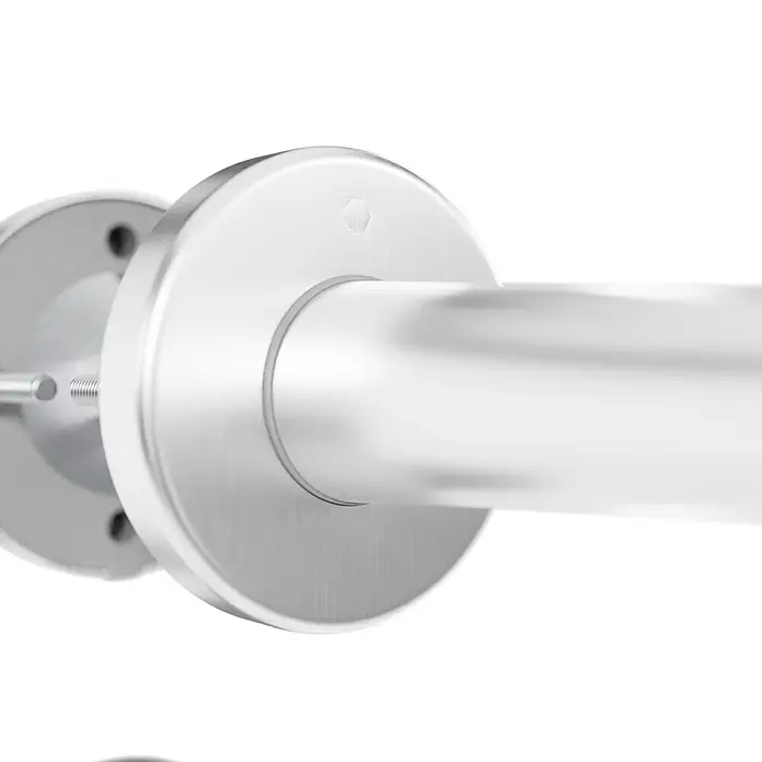 Hoppe Zimmertürgarnitur WC Stockholm - Stärke Tür: 37 mm - 42 mm, Aluminium, Schlitzkopf/Olive - Nahaufnahme eines Türgriffs aus Metall. Er hat ein zylindrisches Design und eine runde Rosette mit sichtbaren Befestigungselementen.