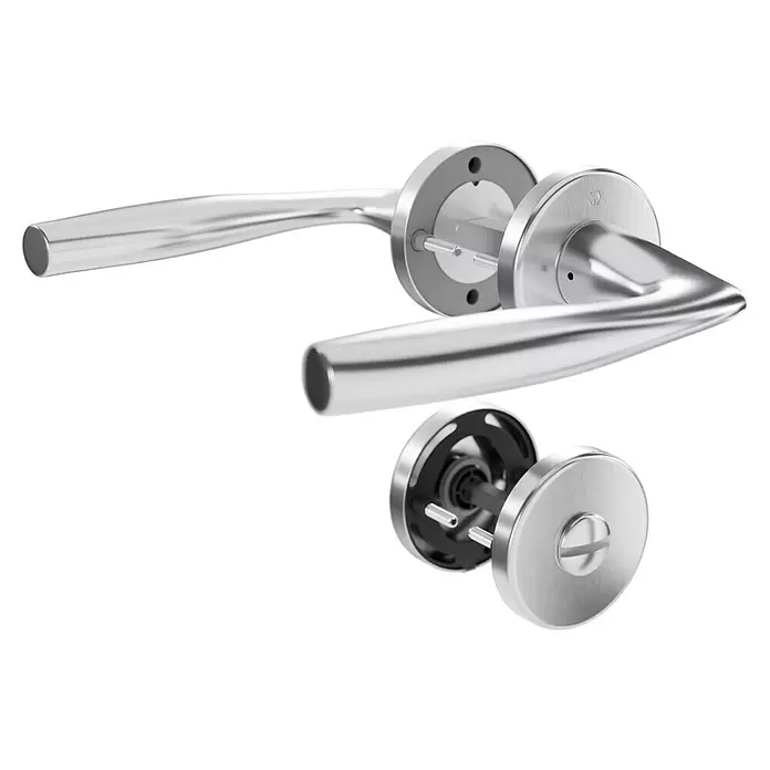 Hoppe Zimmertürgarnitur WC Vitoria - Stärke Tür: 42 mm - 37 mm, Aluminium, Schlitzkopf/Olive - Zwei silberne Türgriffe aus gebürstetem Metall, einer teilmontiert mit Befestigungsmechanismus.