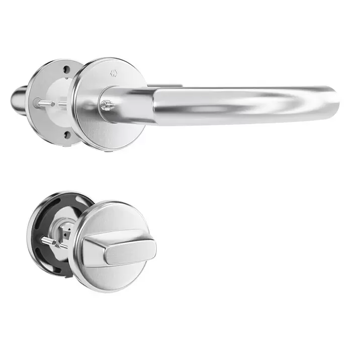 Hoppe Zimmertürgarnitur WC Narvik - Stärke Tür: 38 mm - 45 mm, Edelstahl, Schlitzkopf/Olive - Türgriffset aus gebürstetem Chrom mit Hebelgriff und Drehknauf-Schließzylinder, zerlegt dargestellt.