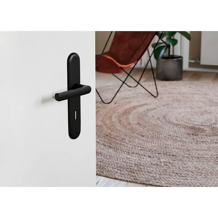 Hoppe Zimmertürgarnitur HamburgStärke Tür: 42 mm - 37 mm, Aluminium, Buntbart - Nahaufnahme einer eleganten, mattschwarzen Türgarnitur, die stilvoll mit modernem Interieur harmoniert und einen Hauch von Eleganz verleiht.