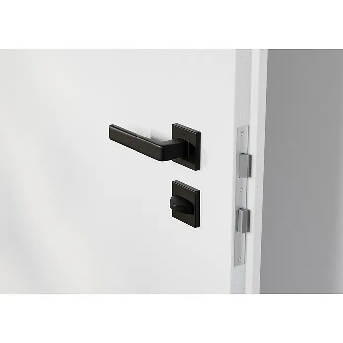 Hoppe Zimmertürgarnitur WC Dublin - Stärke Tür: 42 mm - 37 mm, Aluminium, Schwarz, Schlitzkopf/Olive - Nahaufnahme eines modernen, schwarzen Türgriffs mit Schloss und Beschlag auf einer weißen Tür, der ein elegantes und funktionales Designelement hervorhebt.