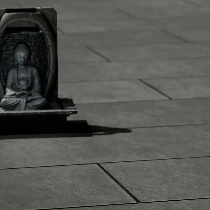 Palazzo Feinsteinzeugfliese Forum - 30 x 60 cm, Schwarz, Matt - Nahaufnahme einer Buddha-Statue in einem verzierten Schrein, der auf einem Boden mit klaren, modernen Linien steht.