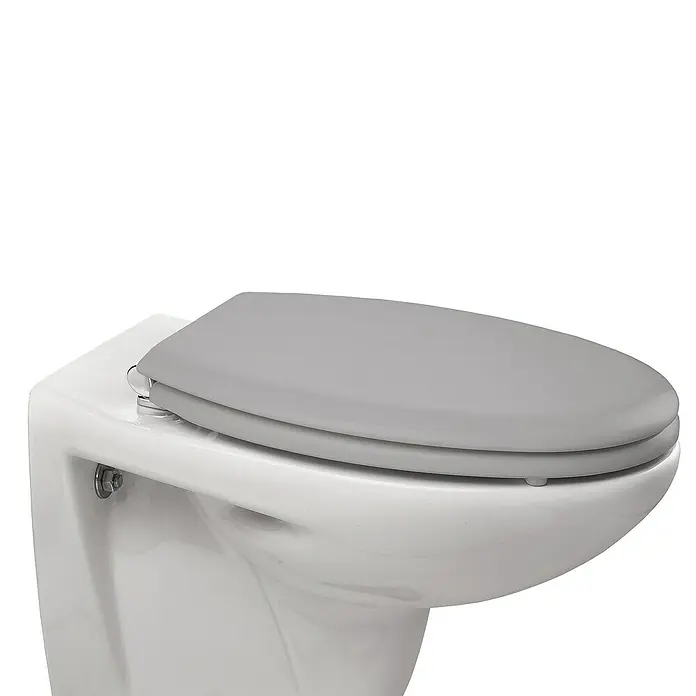 Poseidon Tapa de WC Rio - Madera, Gris Manhattan, Con caída amortiguada - Primer plano de un inodoro de pared con un asiento de inodoro gris, que muestra un diseño de baño elegante y moderno.