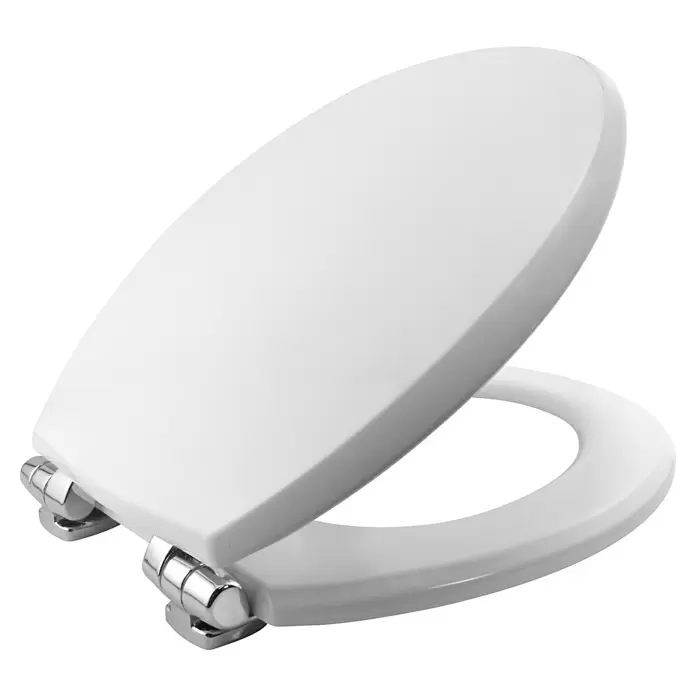 Poseidon Tapa de WC Canyon - Madera, Blanco, Con caída amortiguada - Asiento de inodoro blanco con bisagras cromadas, mostrado en ángulo.