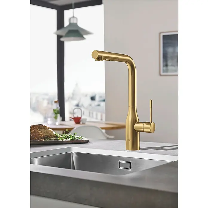 Grohe Essence Spültischarmatur - L-Auslauf, Cool Sunrise, Matt - Elegante goldene Küchenarmatur von Grohe. Moderner Stil für jede Küche, mit minimalistischem Design und hochwertiger Verarbeitung.