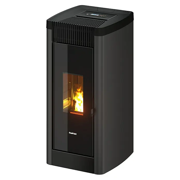 FreePoint Estufa de pellets Steel Wifi canalizable - 8,5 kW, Volumen de calefacción: 70 m³ - 238 m³, Antracita - La imagen muestra una estufa de pellets moderna en color oscuro con una ventana a través de la cual se ven las llamas.