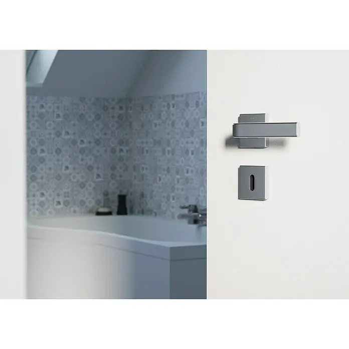 Hoppe Zimmertürgarnitur Dublin - Stärke Tür: 42 mm - 37 mm, Aluminium, Silber, Buntbart - Moderne Türgarnitur in Silber mit geraden Linien und minimalistischem Design vor Badezimmerhintergrund. Passt gut zu zeitgemäßen Einrichtungen.