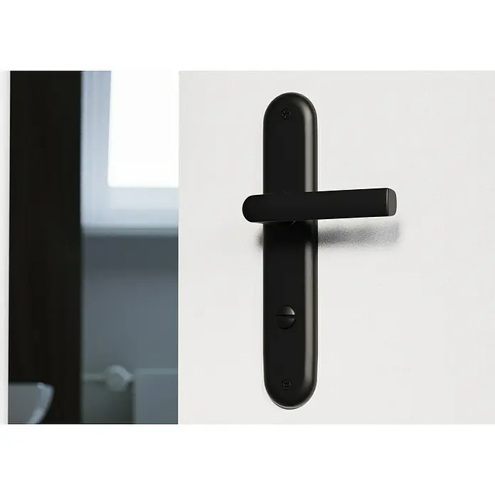 Hoppe Zimmertürgarnitur WC Hamburg - Stärke Tür: 42 mm - 37 mm, Aluminium, Schlitzkopf/Olive - Nahaufnahme eines modernen, schwarzen Türgriffs an einer weißen Tür, der ein minimalistisches Design und hochwertige Verarbeitung zeigt.