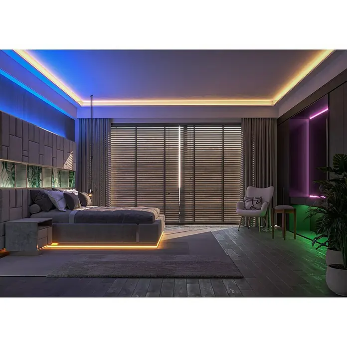 Tween Light LED-Band - Länge: 5 m, Lichtfarbe: RGB, 24 W - Elegantes Schlafzimmer mit stimmungsvoller Beleuchtung und modernem Design. Die LED-Streifen betonen die Konturen des Bettes und der Decke und sorgen für eine angenehme Atmosphäre.