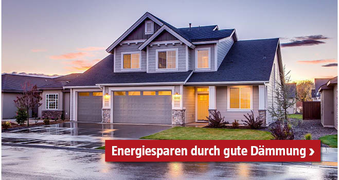 Haus von außen in der Dämmerung 