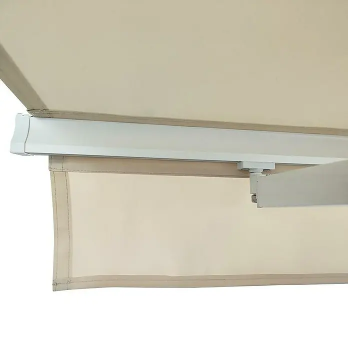 Toldo de brazos extensibles Living - Blanco, Ancho: 4 m, Caída: 3 m - Primer plano de un toldo beige con estructura blanca, que ofrece sombra y protección contra el sol. Ideal para patios o balcones.