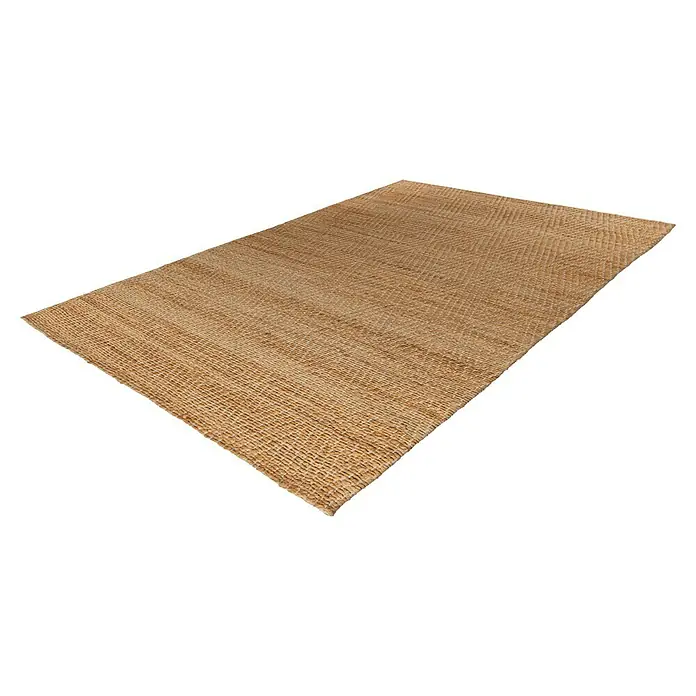 Juteteppich Nature 501 - Naturbraun, 230 x 160 cm, 100 % Jute - Brauner Teppich mit gewebter Textur auf schwarzem Hintergrund, der eine warme und einladende Atmosphäre schafft.