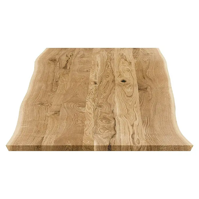 Tischplatte mit WaldkanteEiche, 250 x 100 x 4 cm - Nahaufnahme einer Tischplatte aus hellem Holz mit natürlichen Kanten und ausgeprägter Maserung, präsentiert die hochwertige Verarbeitung.