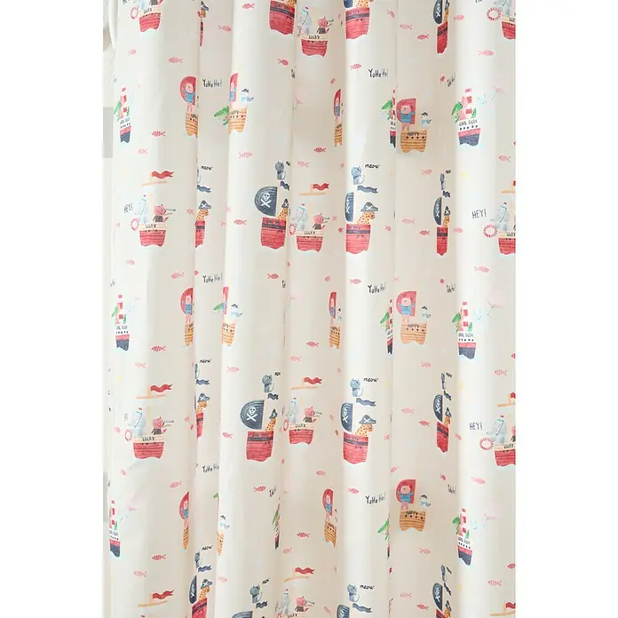 Cortina con ollaos Aventura - An x Al: 140 x 260 cm, Beige, Poliéster - Una cortina de ducha blanca adornada con coloridos barcos piratas y motivos de animales, ideal para un ambiente de baño divertido.