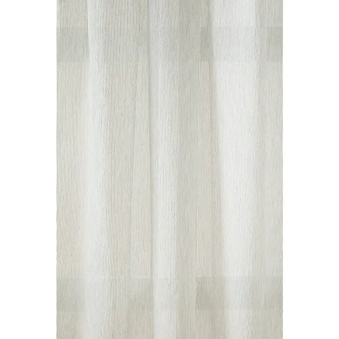 Visillo para ventana Finland - An x Al: 140 x 260 cm, 100% poliéster, Gris - Primer plano de una cortina blanca a rayas, que permite que la luz suave se filtre, creando un ambiente tranquilo.