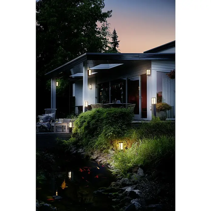 Philips Hue LED-Außenwandleuchte Impress - 8 W, 14,1 x 12 x 24 cm, Schwarz, IP44 - Elegante Außenleuchten beleuchten Haus und Garten und schaffen eine stimmungsvolle Atmosphäre am Abend.