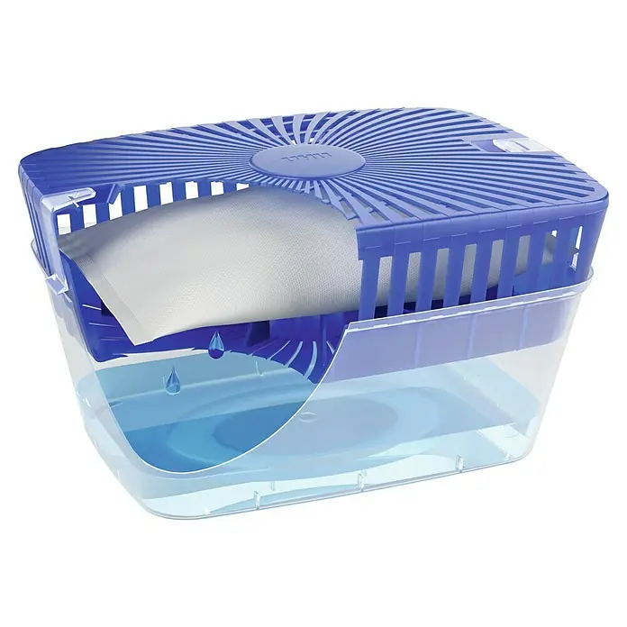UHU Luftentfeuchter Originalpack - 1.000 g - Abbildung eines Luftentfeuchters mit blauem Gitterdeckel und transparentem Wasserbehälter, der Feuchtigkeit aus der Luft zieht.
