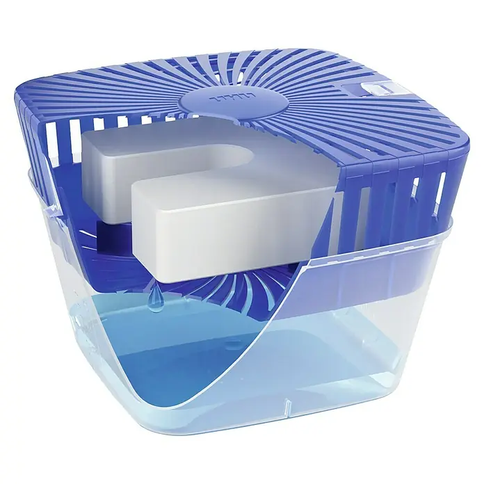 UHU Luftentfeuchter Magnet-Tab - 1 Stk. x 450 g - Luftentfeuchter im Schnittbild, der die Feuchtigkeit sammelt. Blaues Gehäuse, weißes Entfeuchtungsmittel und Wasser im Behälter.