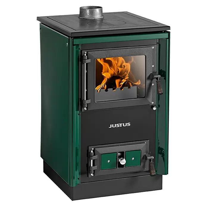 Justus Küchenherd Rustico-50 2.0 - 7 kW, Raumheizvermögen: 144 m³, Grün - Grüner und schwarzer Justus Holzofen mit Glastür, die brennende Holzscheite zeigt, und unterer Zugangsklappe.