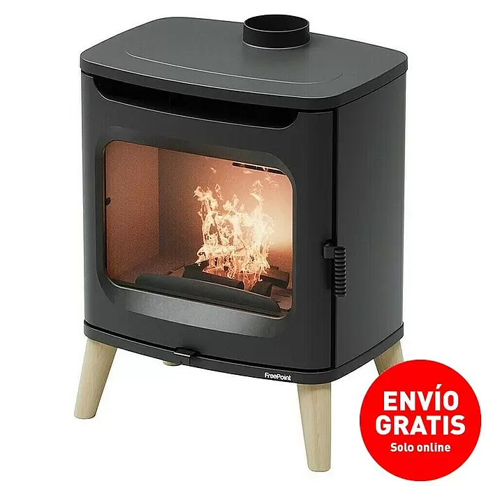 FreePoint Estufa de leña Flos Wood - 7 kW, Volumen de calefacción: 196 m³, Negro - Estufa de leña negra con puerta de cristal que muestra las llamas, sobre patas de madera clara.