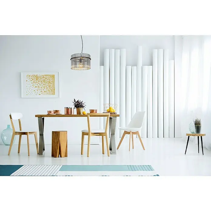 Globo Gorley LED-Pendelleuchte rund - 60 W, Ø x H: 40 x 150 cm, Rauch, Schwarz matt - Einrichtungsidee: Der Esstisch ist mit Kupferaccessoires und einer modernen Lampe dekoriert, die eine gemütliche Atmosphäre schafft.