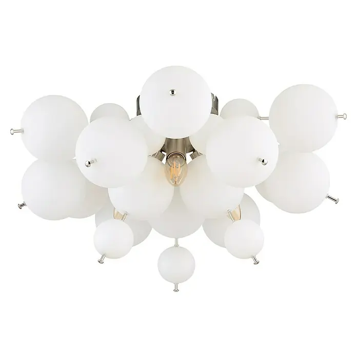 Globo Udo Plafón - 25 W, Ø x Al: 55 x 28 cm, Negro, Negro - Primer plano de una lámpara de techo decorativa con globos de cristal blanco redondos y detalles metálicos.