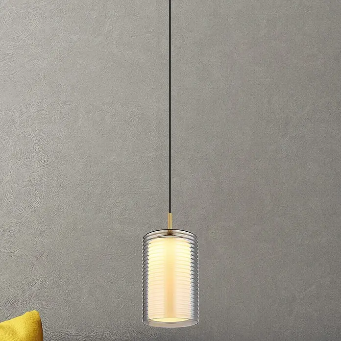 Globo LED-Pendelleuchte Lampigna - 10 W, Ø x H: 18 x 150 cm, Weiß opal, Schwarz matt - Elegante Hängeleuchte mit zylindrischem, geripptem Glasschirm und goldfarbenen Akzenten, ideal für moderne Wohnräume.