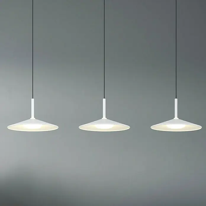 Globo LED-Pendelleuchte Lampone - 24 W, L x B x H: 95 x 25 x 150 cm, Weiß - Drei elegante weiße Pendelleuchten mit schlanken schwarzen Kabeln, die ein modernes und minimalistisches Design ausstrahlen.